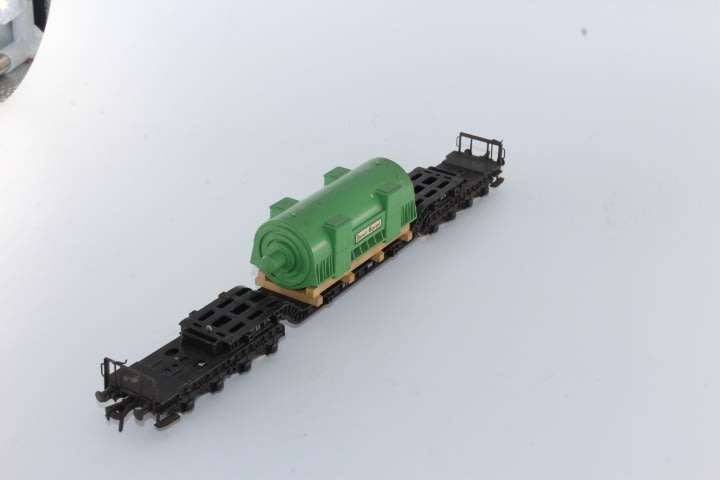 Fleishmann : Adnormal Tanker Low Bed Wagon