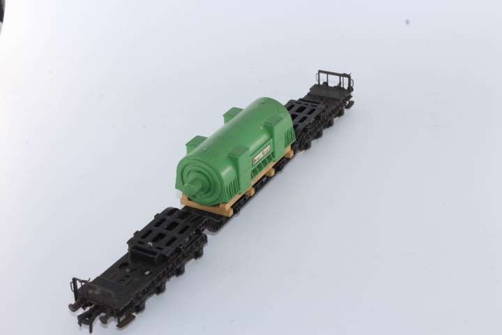Fleishmann : Adnormal Tanker Low Bed Wagon