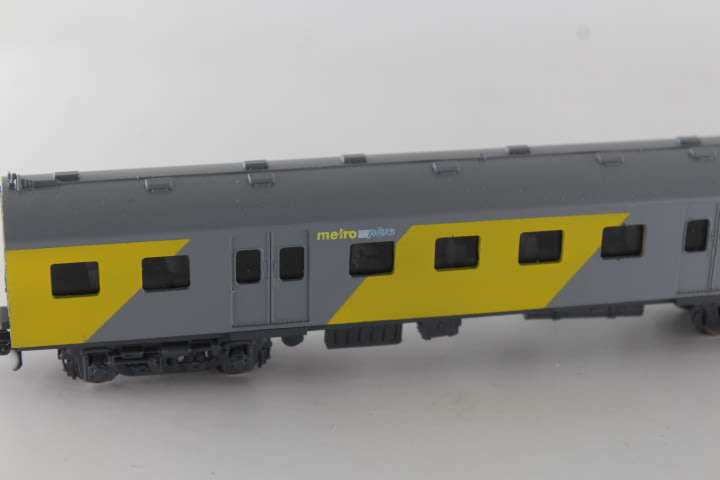 SARM: Metro Plus Suburban Passenger Coach (Lima Couplers)