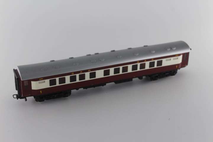 SARM : South African 1st Class Orange Express Passenger Wagon :C-8 (Lima Couplers)