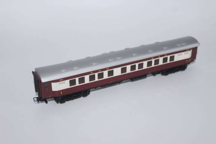 SARM : South African 1st Class Orange Express Passenger Wagon :C-8 (Lima Couplers)