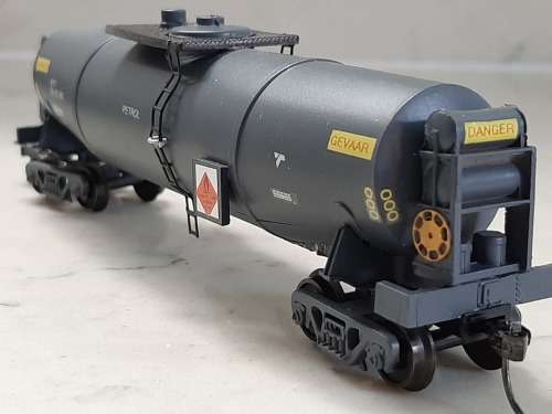 Spoornet Xpd Petrol Tanker (Lima Couplers)
