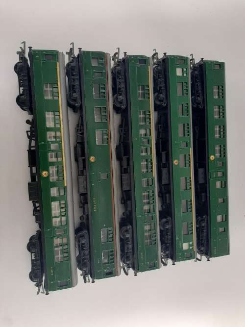 5 x Triang Passenger Coaches