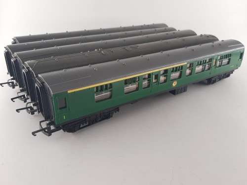 5 x Triang Passenger Coaches