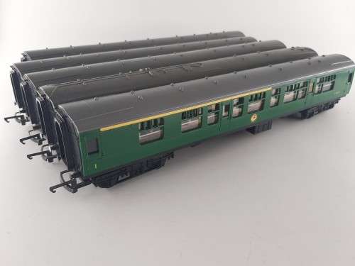 5 x Triang Passenger Coaches