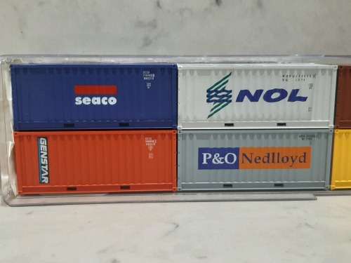 Electrotren: 8 x Shipping Containers