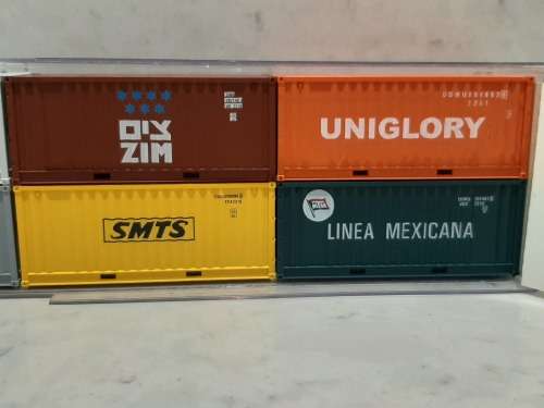 Electrotren: 8 x Shipping Containers