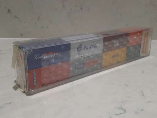 Electrotren: 8 x Shipping Containers