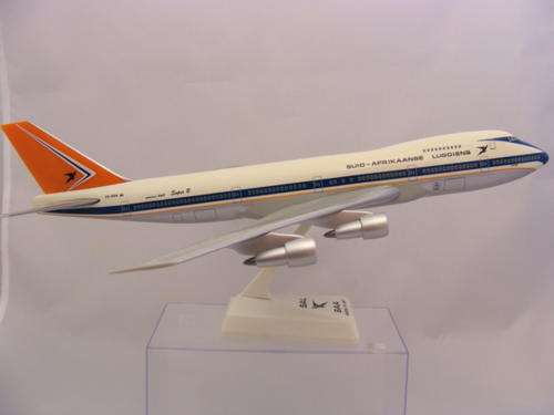 SOUTH AFRICAN AIRWAYS BOEING 747-200 scale 1:250 Snap Fit Plastic by Long Prosper
