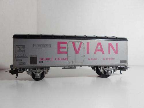 Lima : EVIAN Box Car