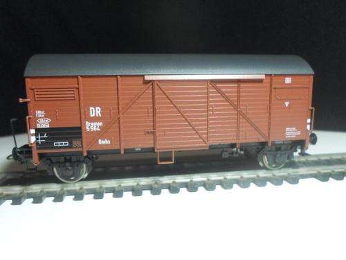 Roco : Box car (Sar Colours) HO