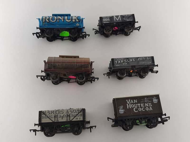 5 x Hornby Wagons