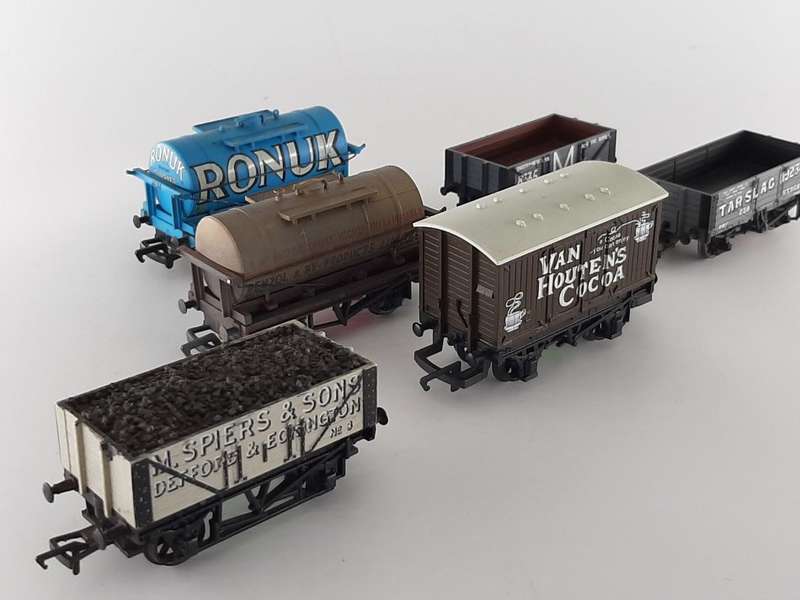 5 x Hornby Wagons