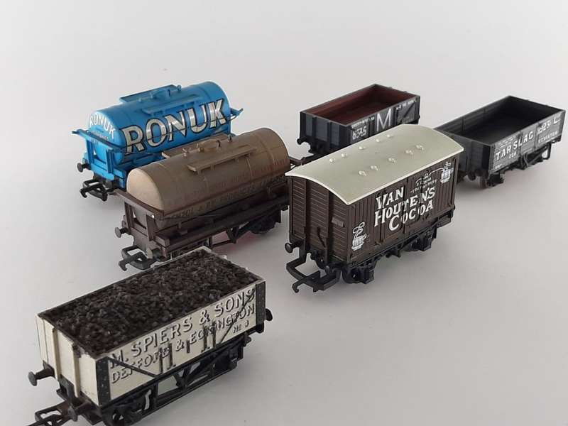 5 x Hornby Wagons