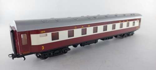 SARM :) South African Orange Express 3rd Class Coach ( Lima Couplers)