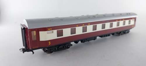 SARM :) South African Orange Express 3rd Class Coach ( Lima Couplers)