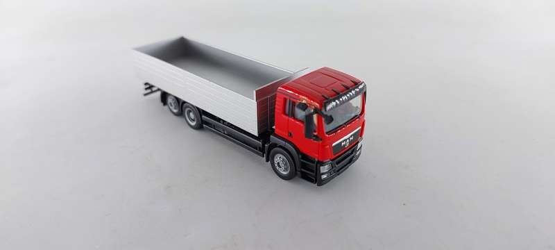Mercedes Tipper Truck (HO)