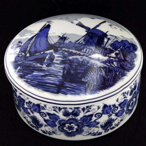 Lovely Delft "Oude Molen Fabriek " Trinket Box