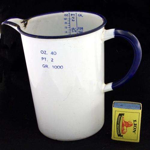 Vintage Enamel Measuring Jug **Super Find**