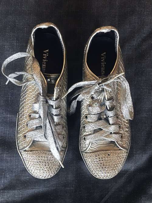 Ladies sneakers