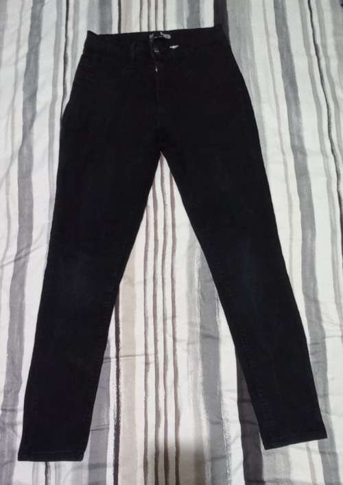 LADIES JEANS AND LEGGINGS  ON AUCTION