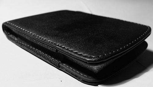 Leather pouch for Blackberry 9320 - Has power saving magnet