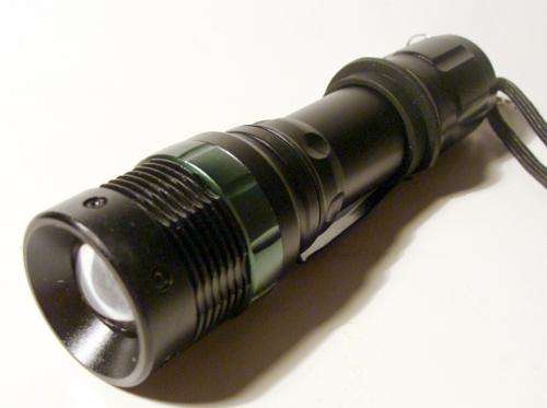 BRIGHT 800 lumens CREE Led ZOOM RechargableTorch + Additional battery