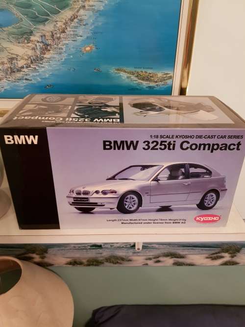 KYOSHO BMW 325ti Compact Die Cast Model 3:18 Original - Red Colour