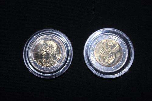 Wow!!!  Mandela 2008 R5 - 90th Birthday coin in capsule (very good condition)