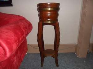 VINTAGE POT AND STAND.