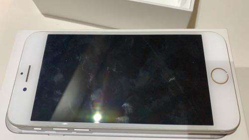 Iphone 7 128GB - `small crack on screen`