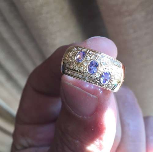 Vintage 18K Yellow Gold wide Ring, set with Tanzanites and Diamonds