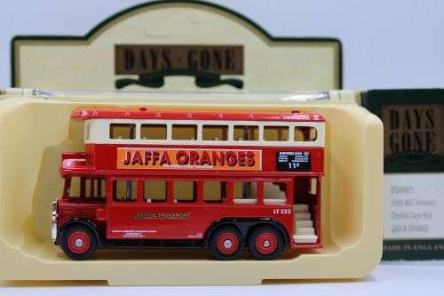 Lledo 1931 AEC Double Deck Bus,1959 Morris LD150 Vans-VAT69,Mobilgas,Police