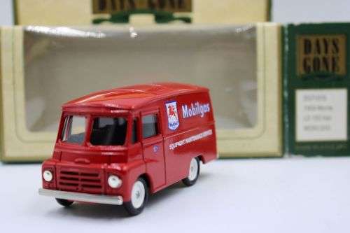 Lledo 1931 AEC Double Deck Bus,1959 Morris LD150 Vans-VAT69,Mobilgas,Police
