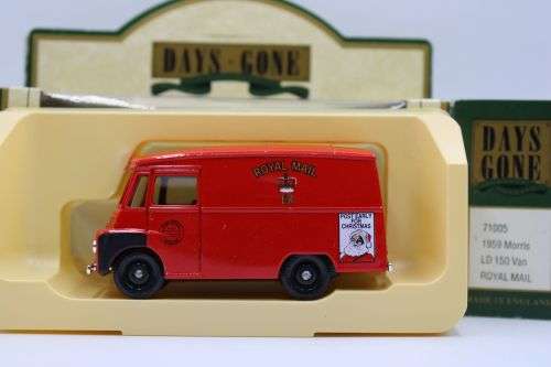 Lledo 1928 Chevrolet Box Van,1931 AEC Renown Double Deck Bus,1959 Morris LD150 Van