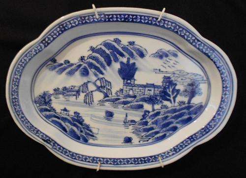 BEAUTIFUL  UNMARKED WALL PLATE. SIZE: 20.5CM.X 28,5CM.