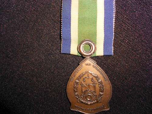 SUID AFRIKAANSE DEPARTEMENT VAN GEVANGENIS MEDALJE VIR GETROUE DIENS. AAN O/B H.J. BARNARD 5471