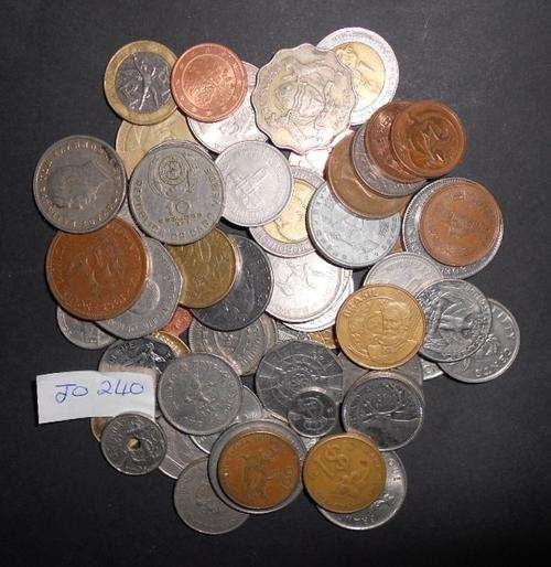 60 UNSORTED QUALITY MIXED WORLD COINS. BID PER COIN TO TAKE THE LOT