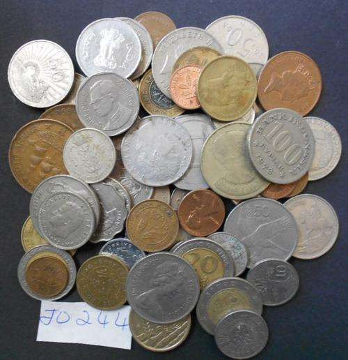 60 UNSORTED QUALITY MIXED WORLD COINS. BID PER COIN TO TAKE THE LOT