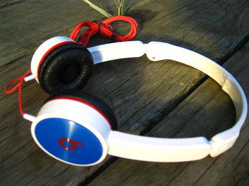 Noise cancelling earphone