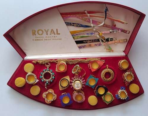 ROYAL LADIES INTERCHANGEABLE  WATCH SET IN PRESENTATION BOX