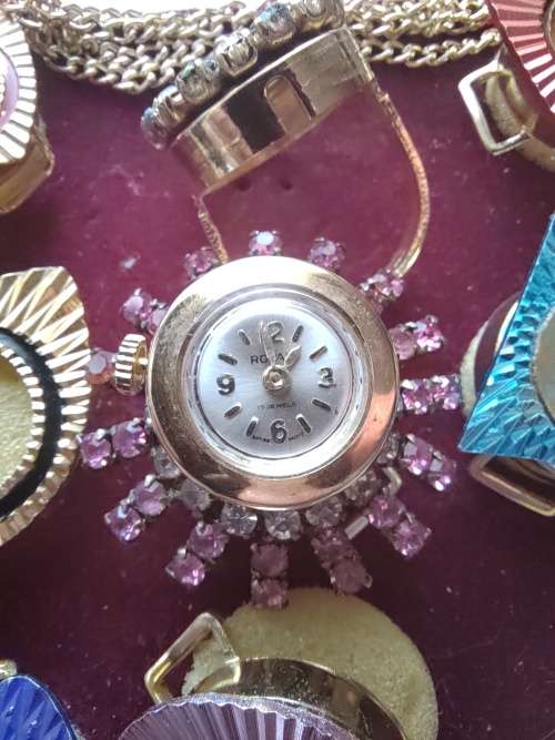 ROYAL LADIES INTERCHANGEABLE  WATCH SET IN PRESENTATION BOX