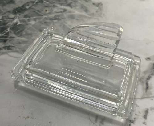Glass fin lid, might be crystal