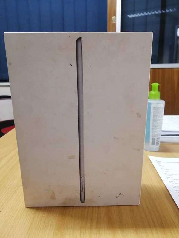 Apple iPad 9.7inch (6th Gen) Wifi  READ ADD CAREFULLY