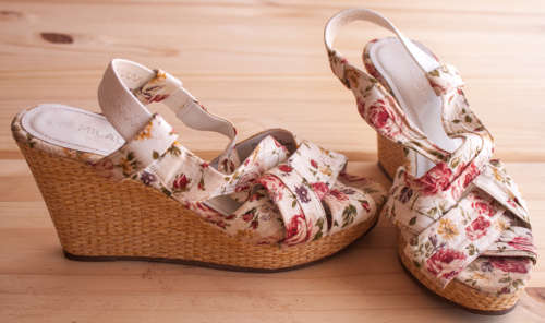 Ladies sandals size 6