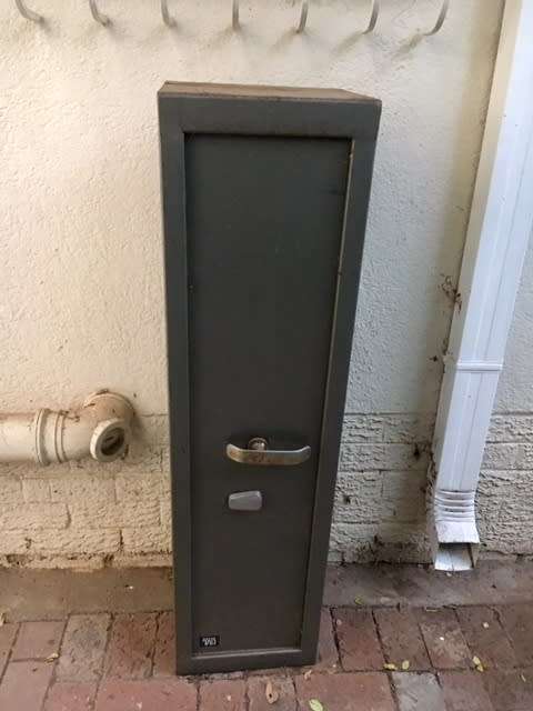 ## GUN SAFE X 5 GUNS ## GOOD CONDITION ## NEEDS CLEANING Q20 TLC ## COLLECTION RANDBURG ONLY! @@R1