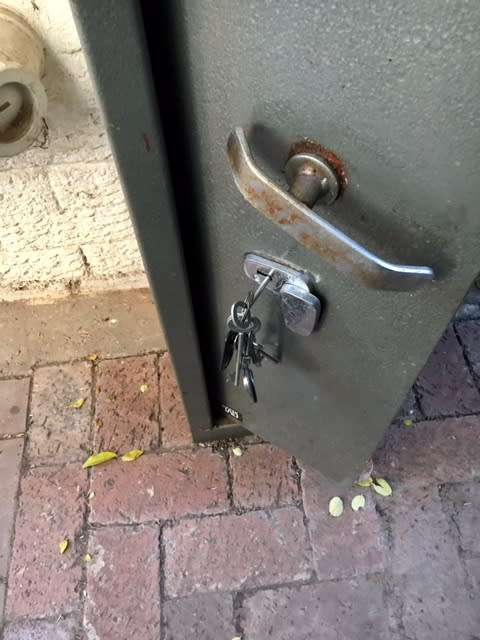 ## GUN SAFE X 5 GUNS ## GOOD CONDITION ## NEEDS CLEANING Q20 TLC ## COLLECTION RANDBURG ONLY! @@R1