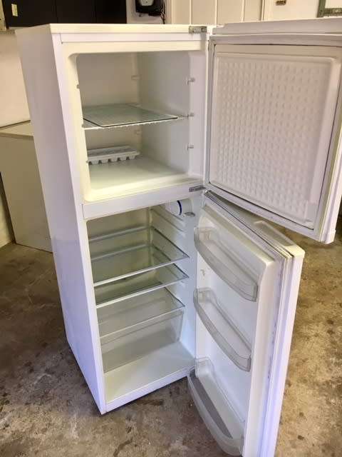 ## KIC FRIDGE & FREEZER SIZE MEDIUM ## GOOD & CLEAN CONDITION ## BARGAIN! COLLECTION RANDBURG ONLY!!