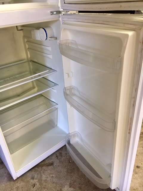 ## KIC FRIDGE & FREEZER SIZE MEDIUM ## GOOD & CLEAN CONDITION ## BARGAIN! COLLECTION RANDBURG ONLY!!