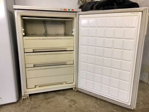 ## KIC DEEP FREZER MEDIUM SIZE DRAWERS ## GOOD CONDITION ## BARGAIN! COLLECTION RANDBURG ONLY!!